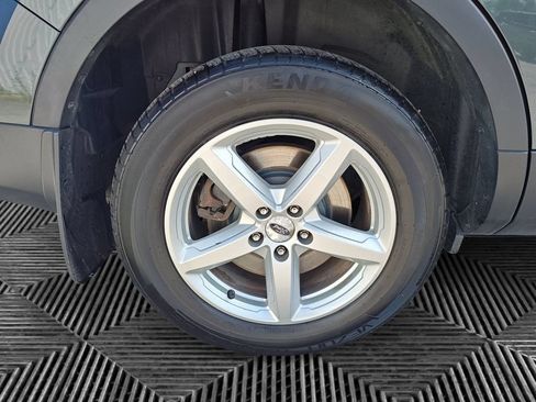 Used 2016 Ford Explorer XLT w/ Equipment Group 201A AWD/4WD image 14