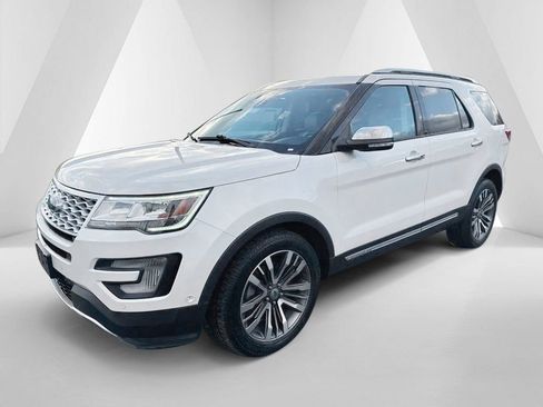 Used 2017 Ford Explorer Platinum image 3