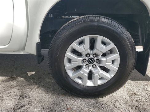 Certified 2023 Nissan Frontier SV image 28