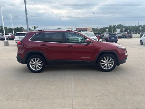 Used 2017 Jeep Cherokee Limited AWD/4WD image 4