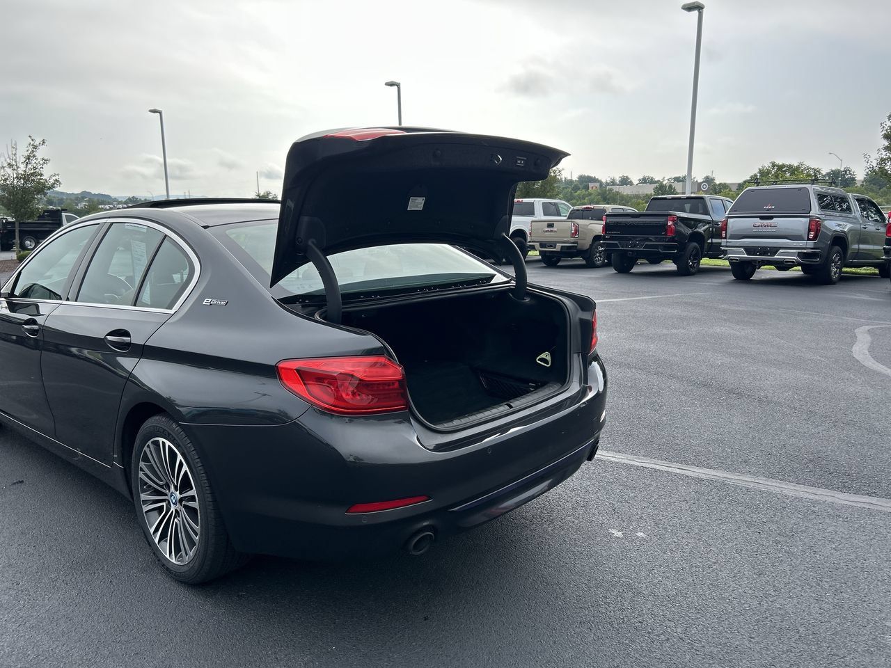 Used 2019 BMW 530e xDrive w/ Convenience Package AWD/4WD image 10