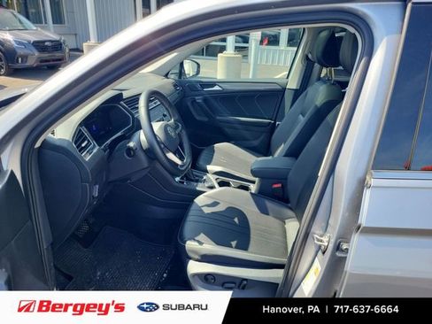 Used 2024 Volkswagen Tiguan SE w/ Panoramic Sunroof Package AWD/4WD image 8