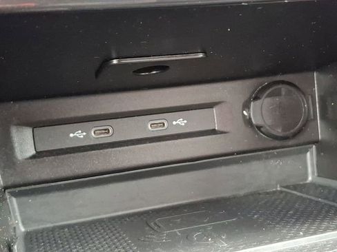 Used 2024 Volkswagen Tiguan SE image 26