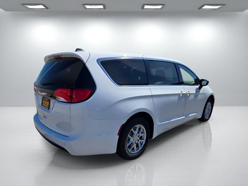 New 2026 Chrysler Voyager LX image 4