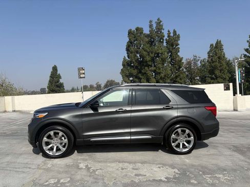 Used 2020 Ford Explorer Platinum w/ Premium Technology Package image 9