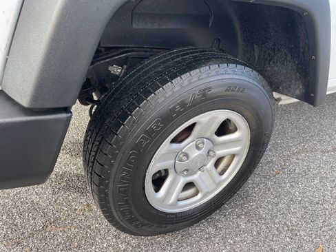 Used 2018 Jeep Wrangler Unlimited Sport w/ Connectivity Group AWD/4WD image 33