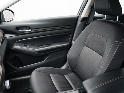 Used 2024 Nissan Altima 2.5 SV image 11