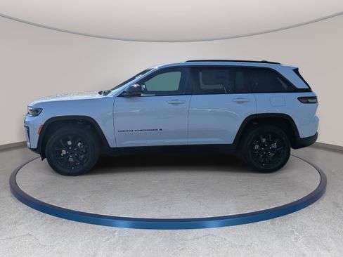 New 2026 Jeep Grand Cherokee Altitude AWD/4WD image 8