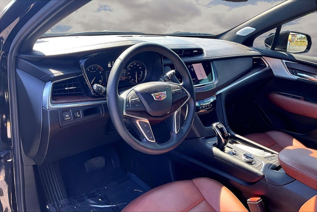 Certified 2025 Cadillac XT5 Premium Luxury FWD image 17