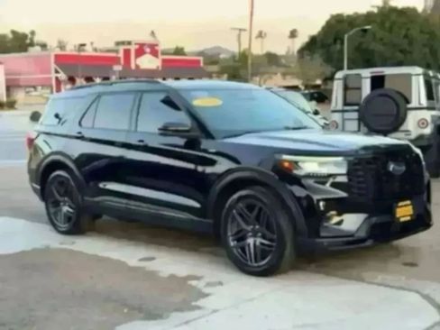 Used 2025 Ford Explorer ST-Line w/ Premium Package RWD image 2