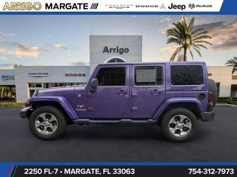 Used 2017 Jeep Wrangler Unlimited Sahara w/ Connectivity Group AWD/4WD image 4