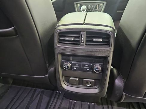Used 2020 Buick Envision Essence AWD/4WD image 13