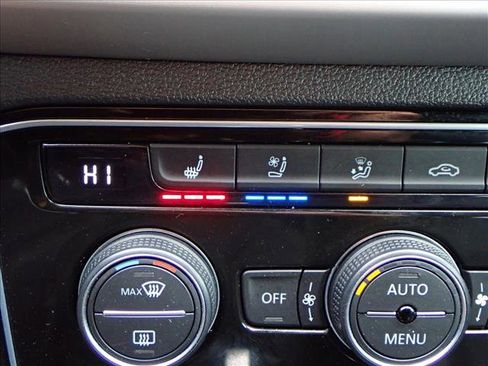 Used 2022 Volkswagen Atlas Cross Sport SEL Premium R-Line image 23