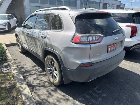 Used 2019 Jeep Cherokee Latitude Plus w/ Comfort/Convenience Group AWD/4WD image 3