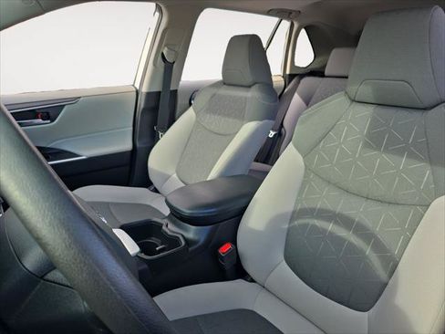 Certified 2022 Toyota RAV4 XLE w/ Convenience Package FWD image 9