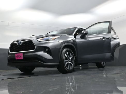Used 2023 Toyota Highlander XLE FWD image 26