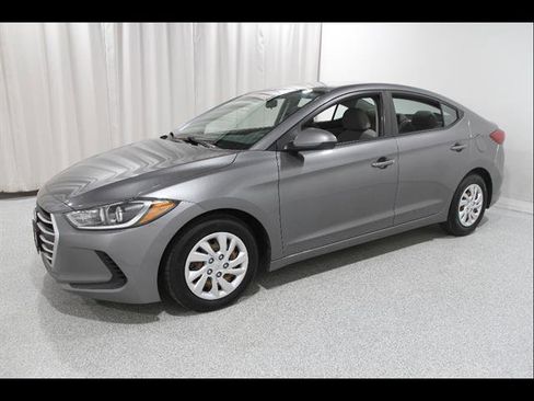 Used 2018 Hyundai Elantra SE image 3