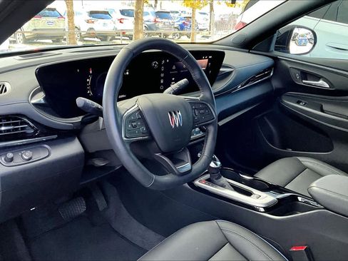 Used 2025 Buick Envista Sport Touring w/ Experience Buick Package image 17