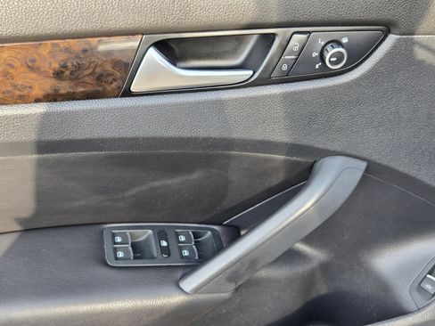 Used 2015 Volkswagen Passat 1.8T SEL Premium FWD image 12