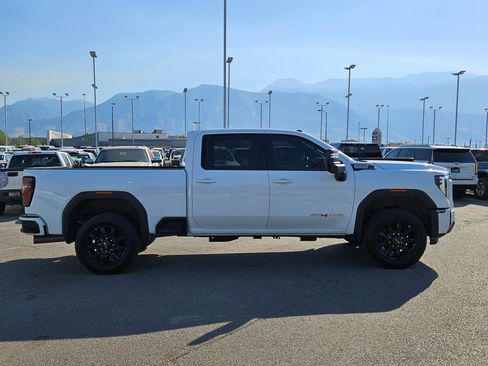 Used 2026 GMC Sierra 2500 AT4 AWD/4WD image 2