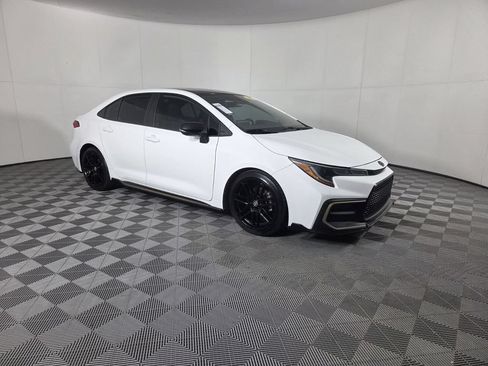 Used 2021 Toyota Corolla SE FWD image 3