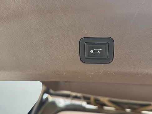 Used 2023 GMC Yukon Denali image 32