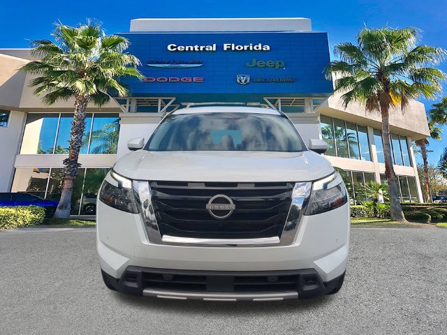 Used 2025 Nissan Pathfinder SL FWD image 3