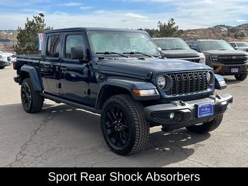 Used 2025 Jeep Gladiator Nighthawk image 9
