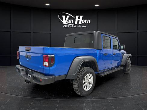 Used 2023 Jeep Gladiator Sport AWD/4WD image 7