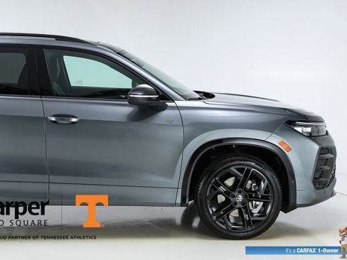 Used 2025 Volkswagen Tiguan SE R-Line image 49