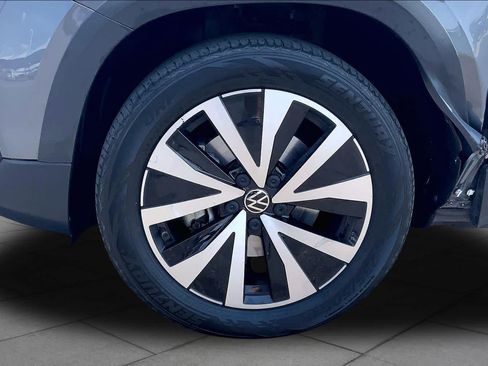 Used 2022 Volkswagen Taos SE FWD image 11