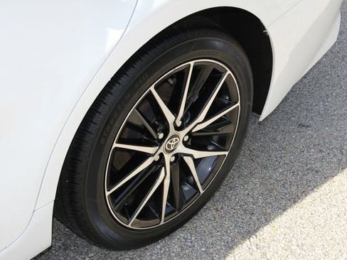 Used 2023 Toyota Camry SE image 12