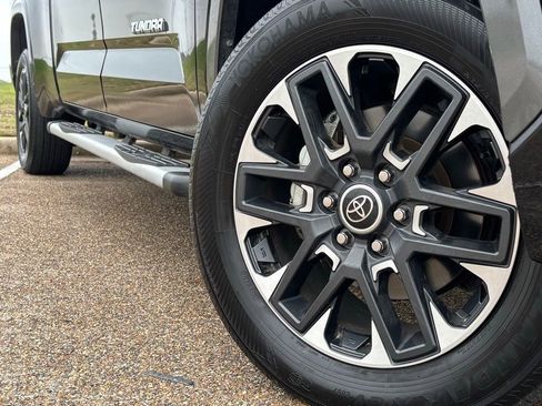 Used 2023 Toyota Tundra Limited image 2