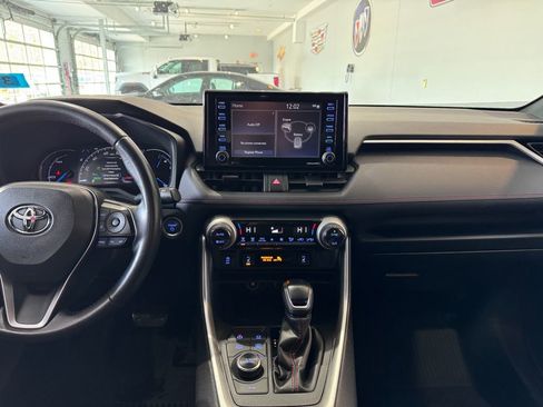 Used 2021 Toyota RAV4 SE image 15