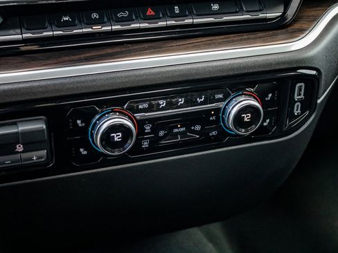 Used 2025 GMC Sierra 1500 SLT image 34