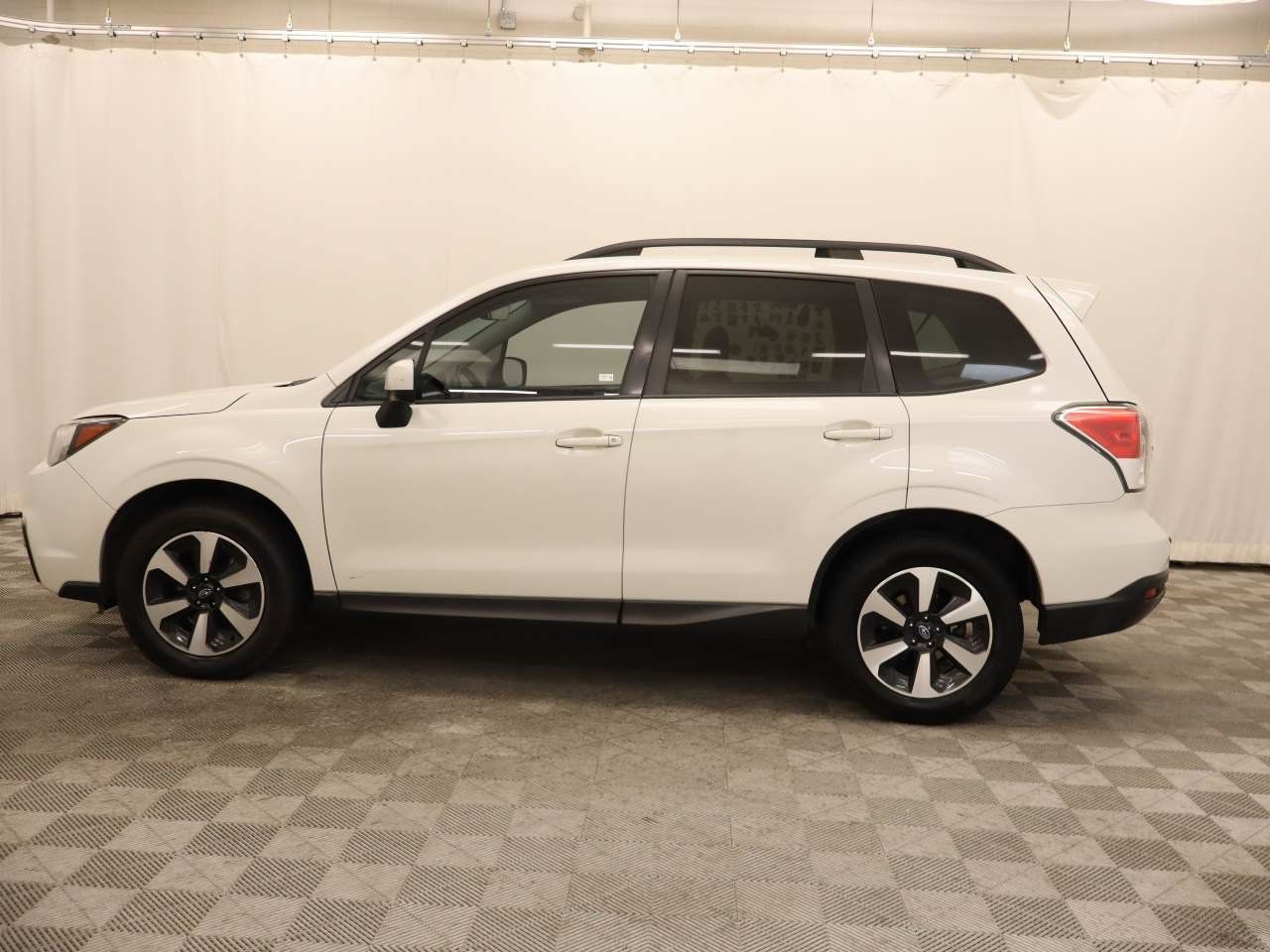 Used 2017 Subaru Forester 2.5i Premium w/ All-Weather Package AWD/4WD image 2