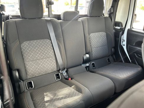 Used 2025 Jeep Gladiator Mojave w/ Convenience Group AWD/4WD image 18