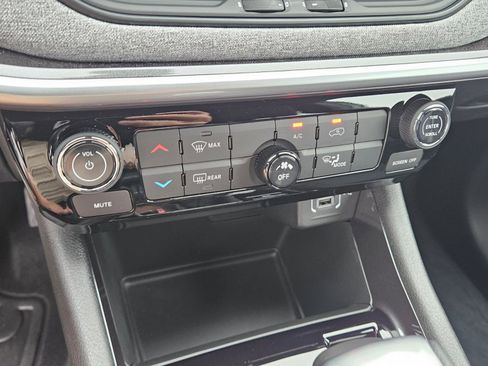 New 2025 Jeep Compass Sport image 20