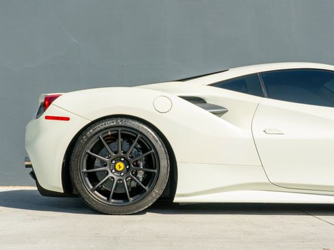 Used 2019 Ferrari 488 GTB image 32