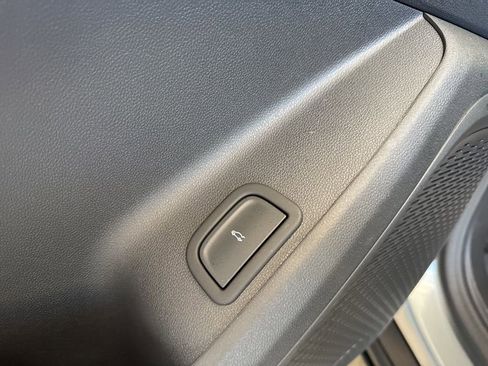 New 2026 Chevrolet Traverse LT image 15