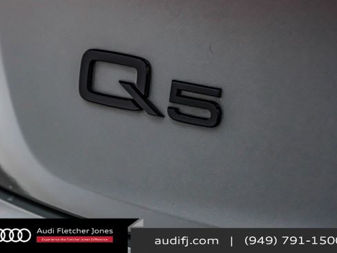 Used 2024 Audi Q5 e Prestige w/ Prestige Package image 9