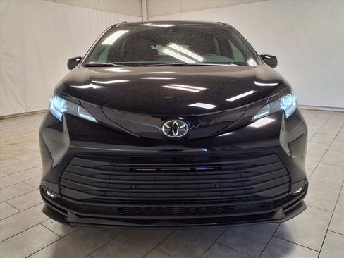 New 2026 Toyota Sienna XLE Woodland Edition image 2