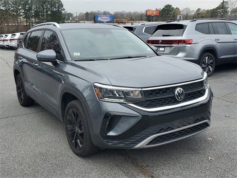 Used 2022 Volkswagen Taos SE image 3