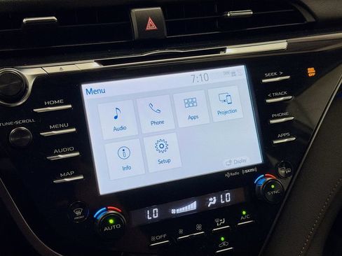 Used 2020 Toyota Camry XLE FWD image 14
