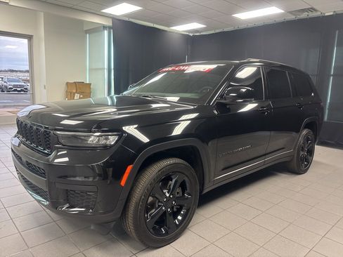 Used 2025 Jeep Grand Cherokee L Altitude image 6