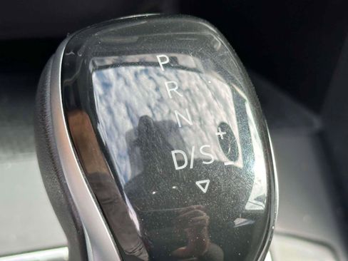 Certified 2022 Volkswagen Taos SE w/ Panoramic Sunroof Package image 27