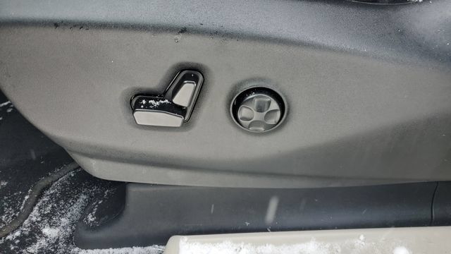 Used 2024 Chrysler Pacifica Touring-L FWD image 20