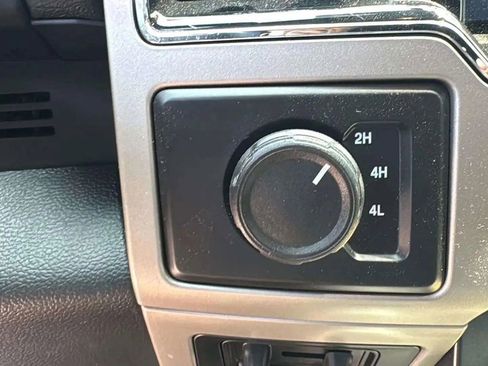 Used 2022 Ford F250 Lariat w/ Black Appearance Package image 14