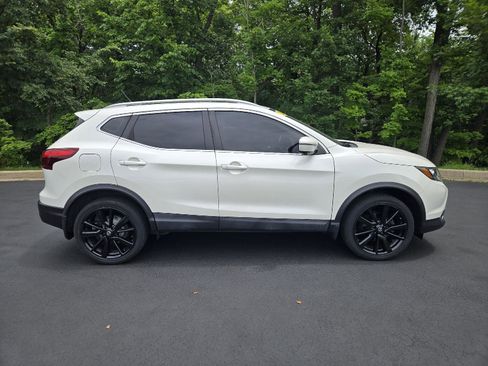 Used 2017 Nissan Rogue Sport SL w/ SL Premium Package AWD/4WD image 2