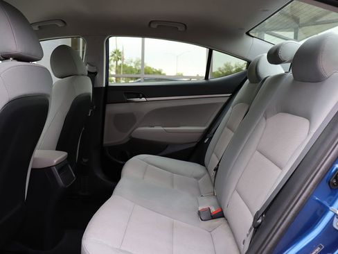 Used 2017 Hyundai Elantra SE FWD image 30